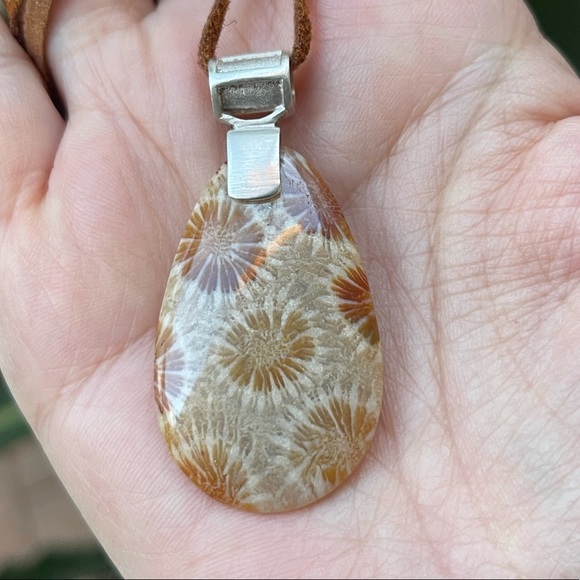 Fossilized coral sterling silver tan suede pendant necklace - Picture 9 of 10